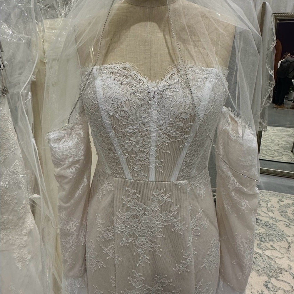 NEW Elegant Lace Wedding Dress